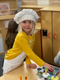 Kindergarten teacher leads students in parade around school for 100th day